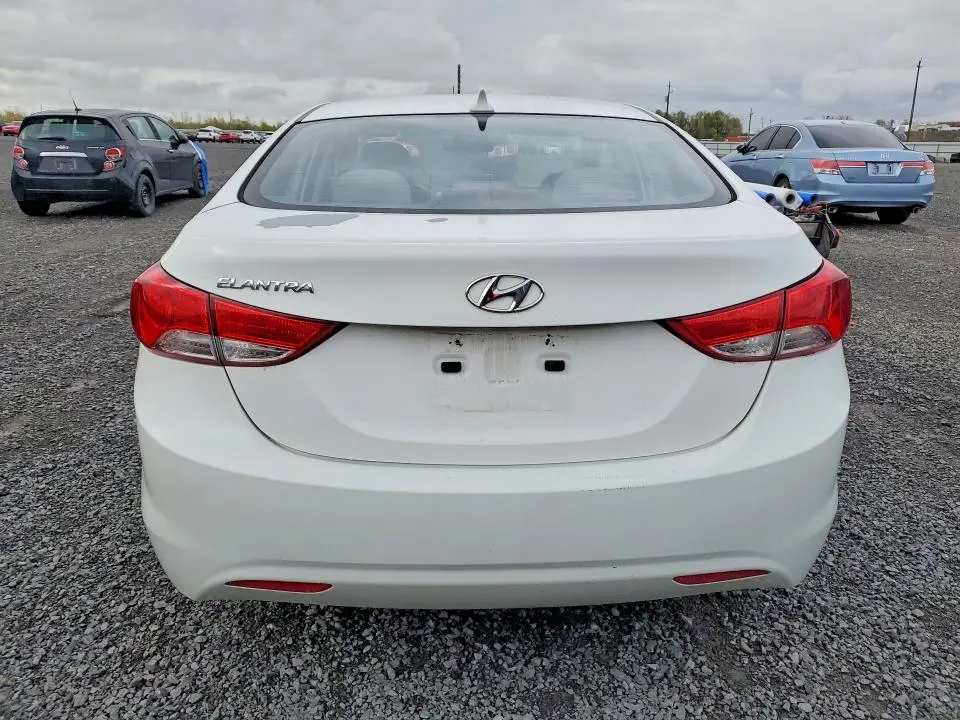 2013 HYUNDAI ELANTRA GLS  