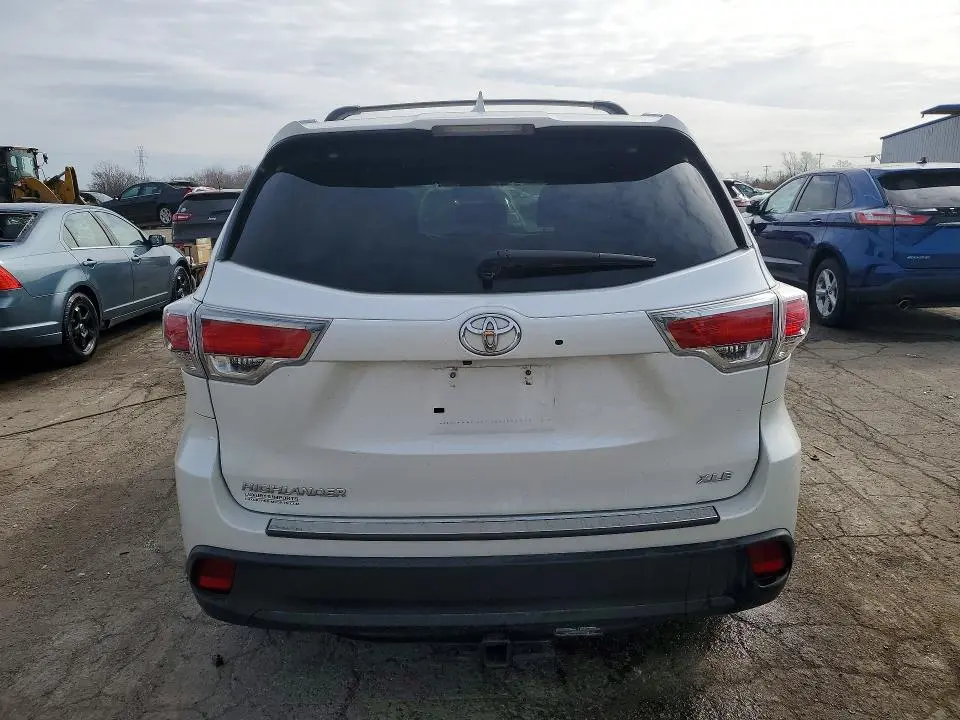 2016 TOYOTA HIGHLANDER XLE  