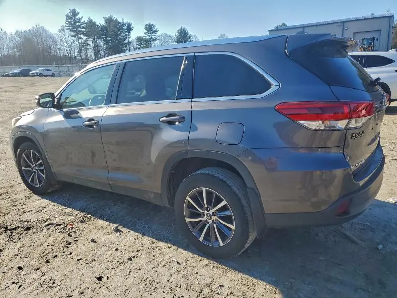 2019 TOYOTA HIGHLANDER SE  