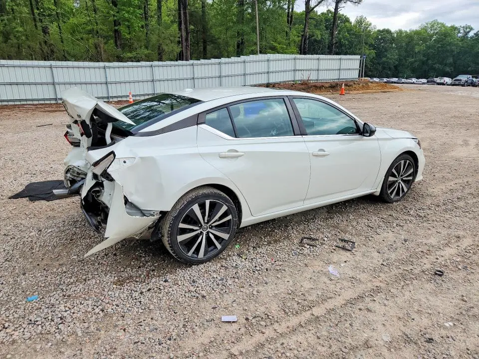 2021 NISSAN ALTIMA SR  