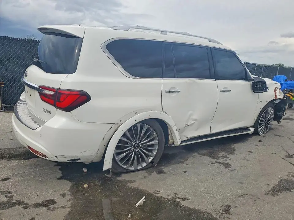 2019 INFINITI QX80 LUXE  