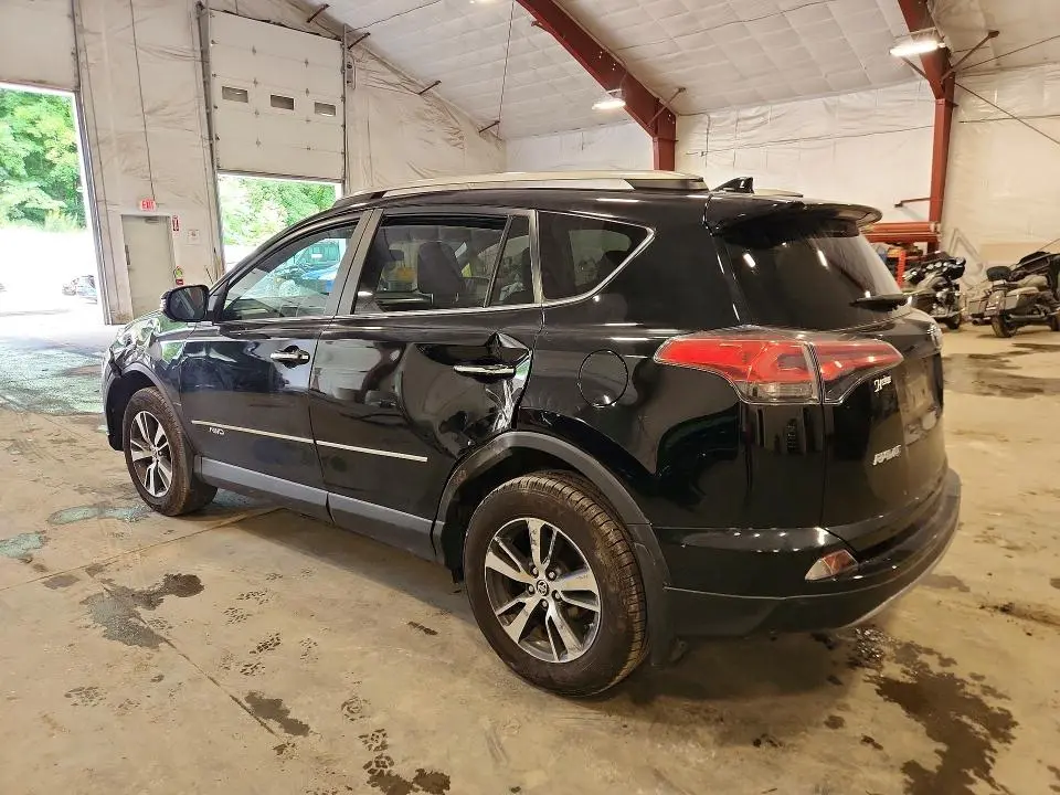 2018 TOYOTA RAV4 XLE  