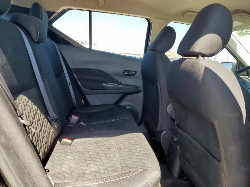 2022 NISSAN KICKS S  