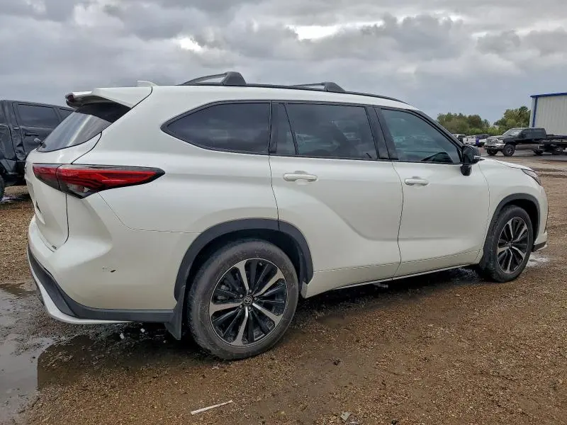 2021 TOYOTA HIGHLANDER XSE  