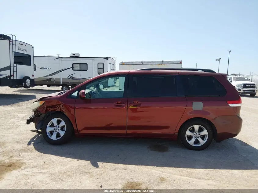 2014 TOYOTA SIENNA LE V6 8 PASSENGER