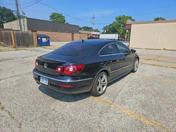 2011 VOLKSWAGEN PASSAT LUXURY  