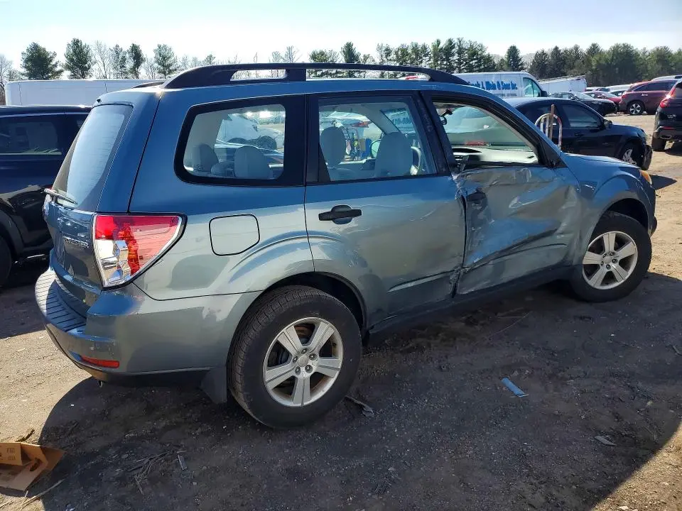 2010 SUBARU FORESTER XS  