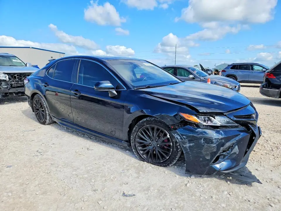 2020 TOYOTA CAMRY SE  