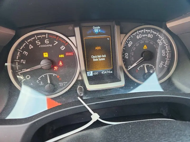 2022 TOYOTA TACOMA SR5 V6  