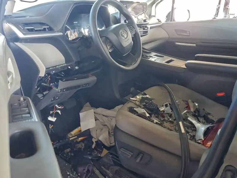 2024 TOYOTA SIENNA LE 8-PASSENGER  