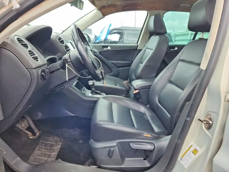 2010 VOLKSWAGEN TIGUAN SE  