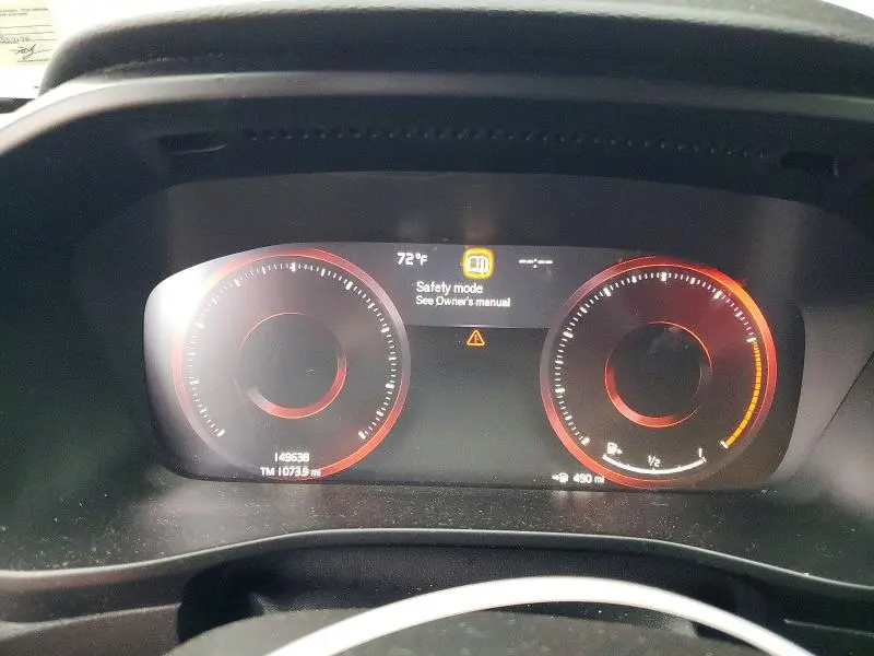 2020 VOLVO XC40 T4 MOMENTUM  