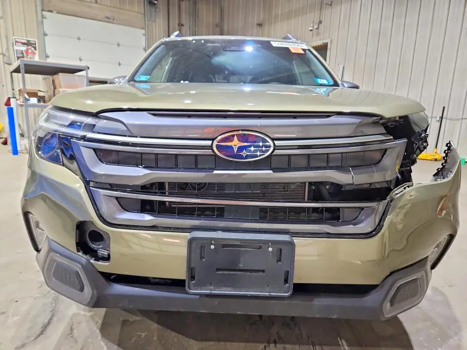 2025 SUBARU FORESTER LIMITED  