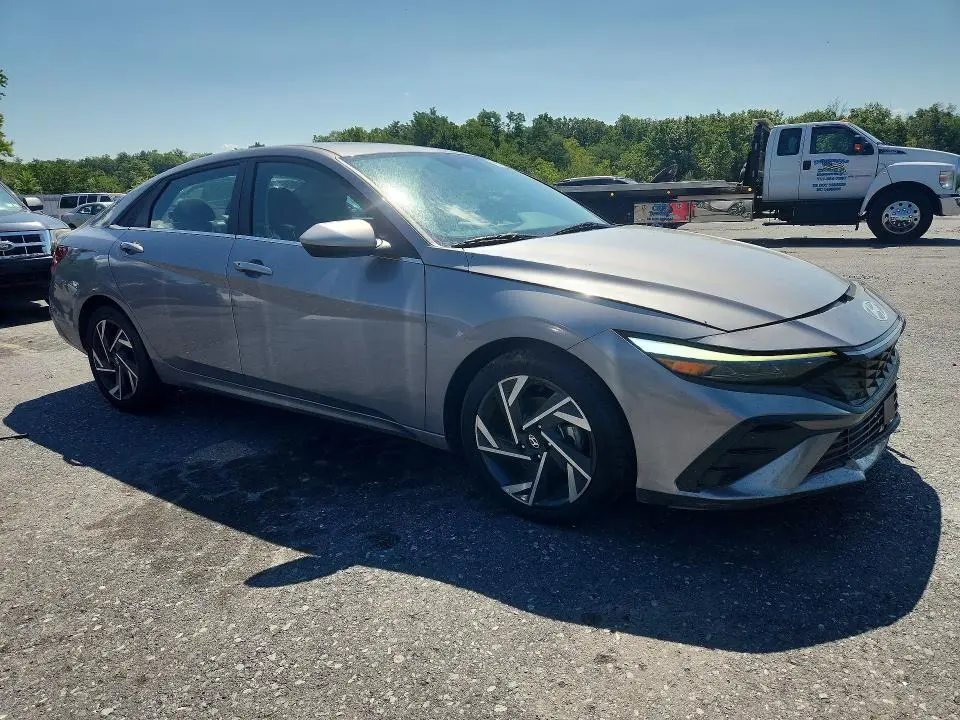 2025 HYUNDAI ELANTRA SEL  