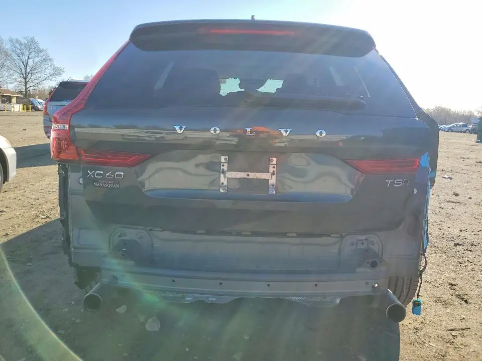 2021 VOLVO XC60 T5 MOMENTUM  
