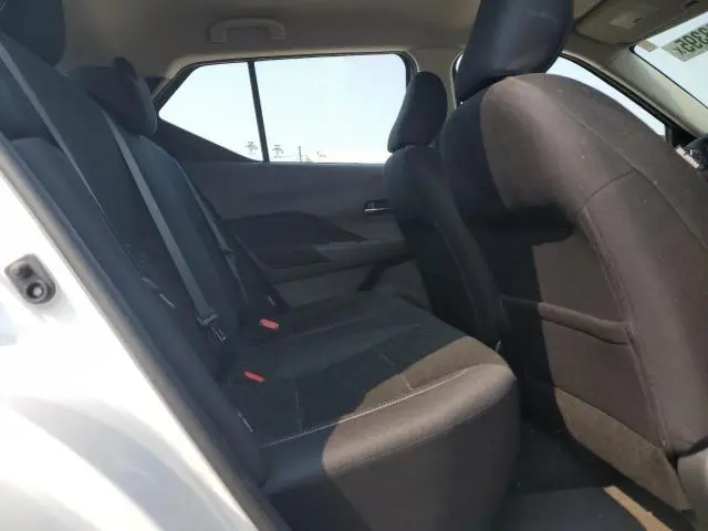 2024 NISSAN KICKS SV  