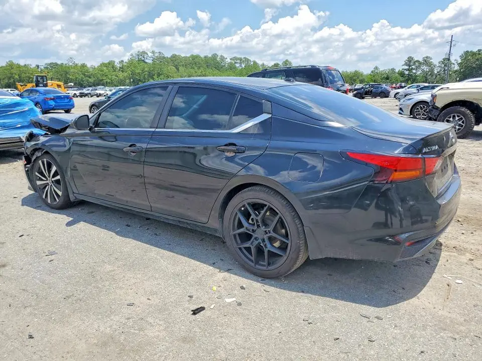 2019 NISSAN ALTIMA SR  