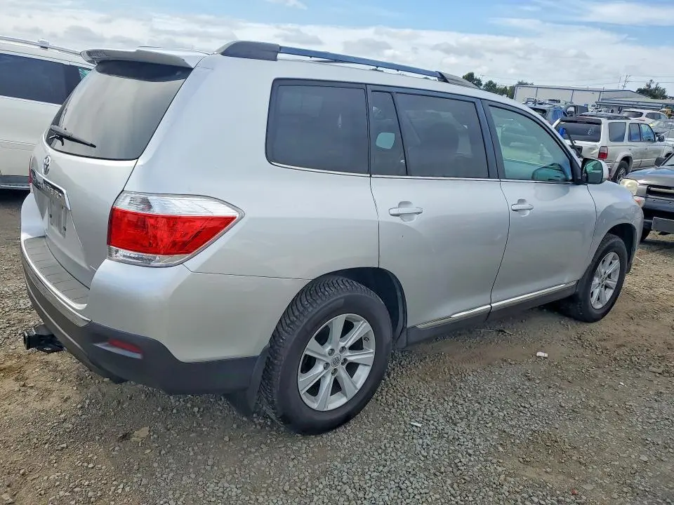 2013 TOYOTA HIGHLANDER PLUS  