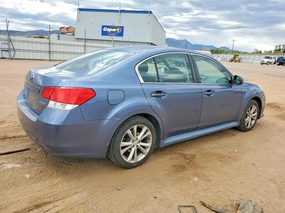 2013 SUBARU LEGACY PREMIUM + CWP  