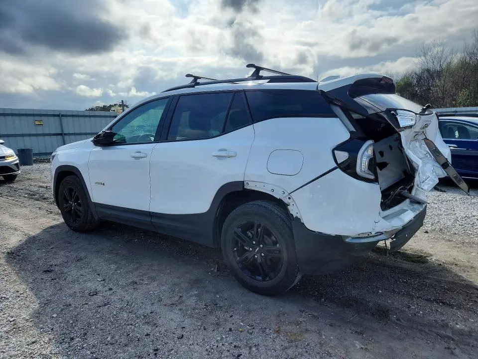 2022 GMC TERRAIN AT4  