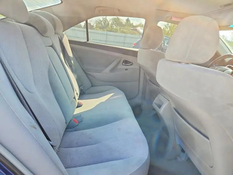 2010 TOYOTA CAMRY LE  