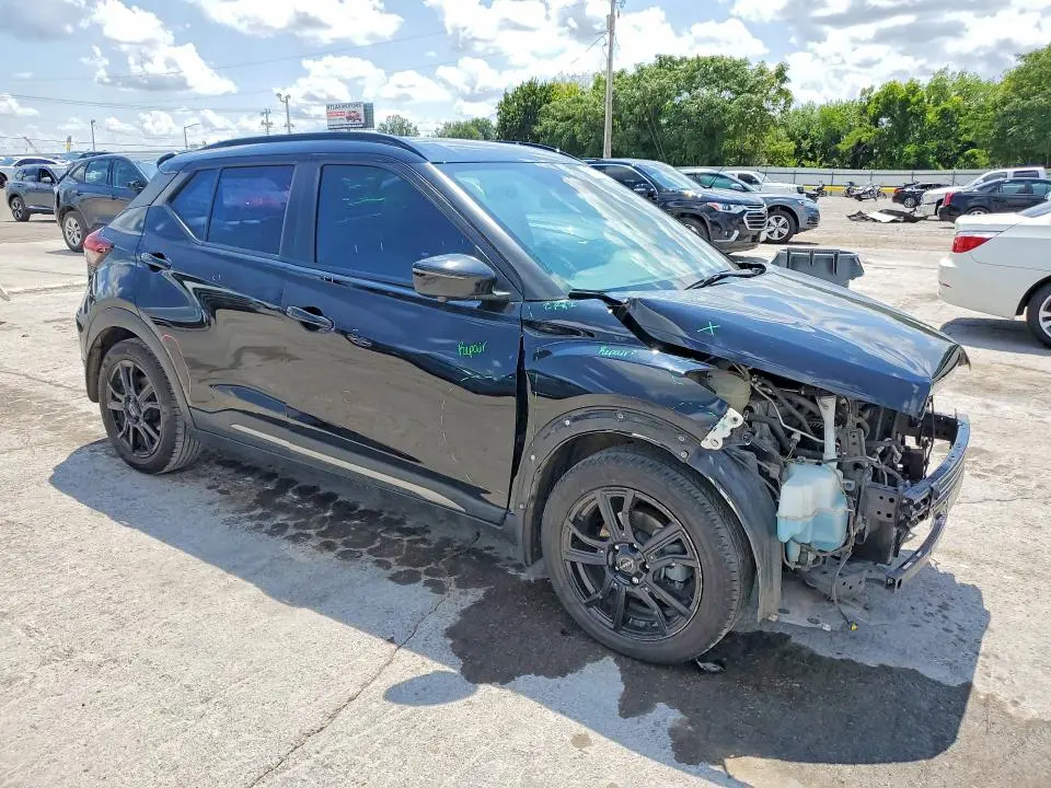 2023 NISSAN KICKS SR  