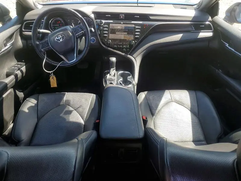 2020 TOYOTA CAMRY XLE  