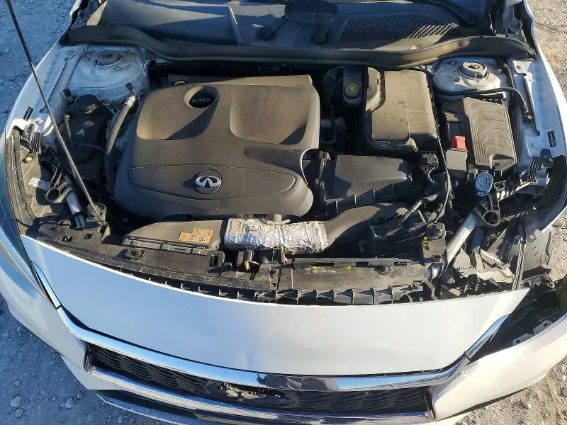 2017 INFINITI QX30 BASE  