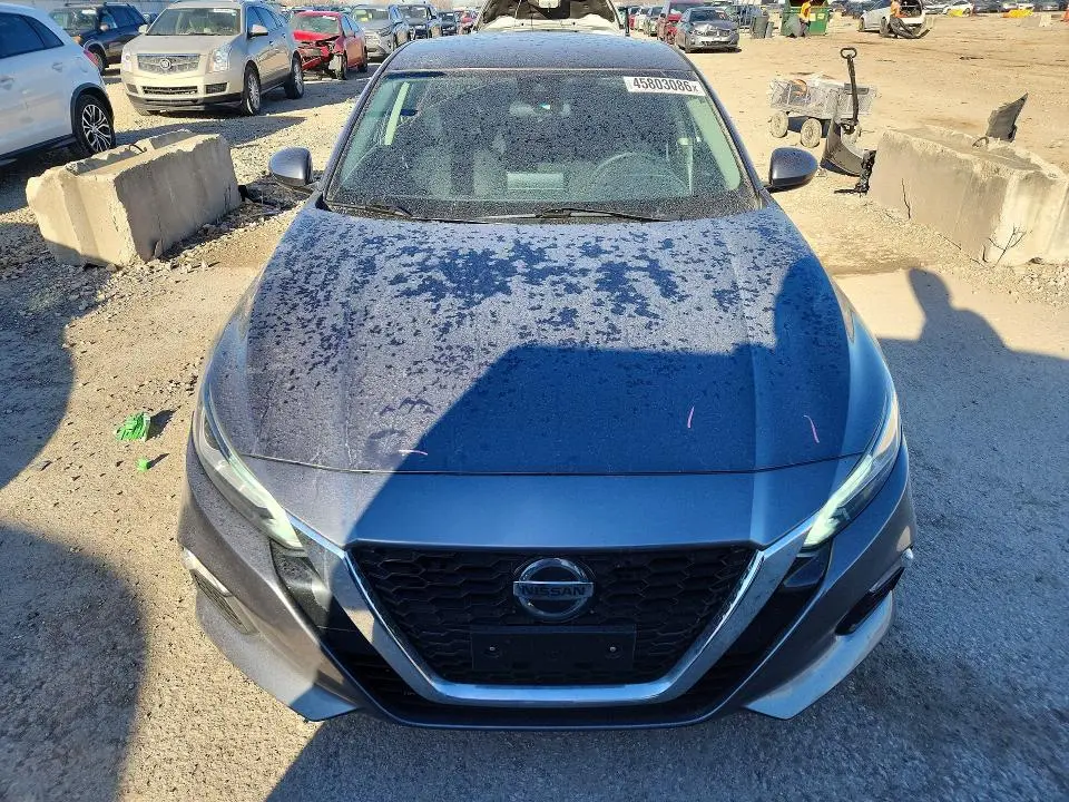 2021 NISSAN ALTIMA SV  