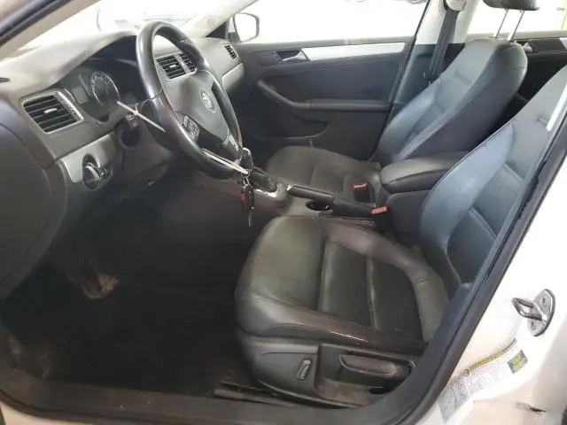 2013 VOLKSWAGEN JETTA SE  