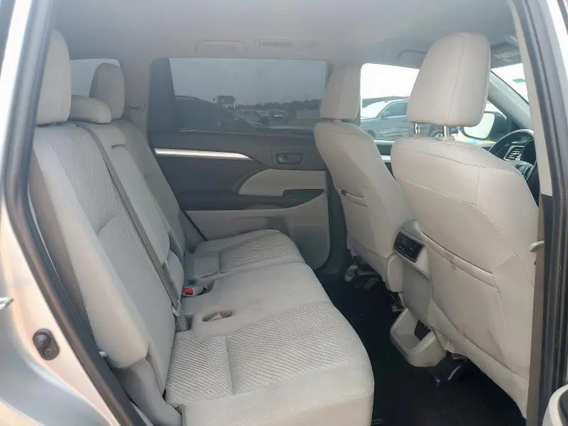 2019 TOYOTA HIGHLANDER LE  