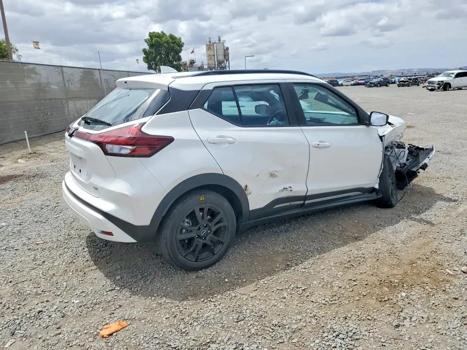 2024 NISSAN KICKS SR  