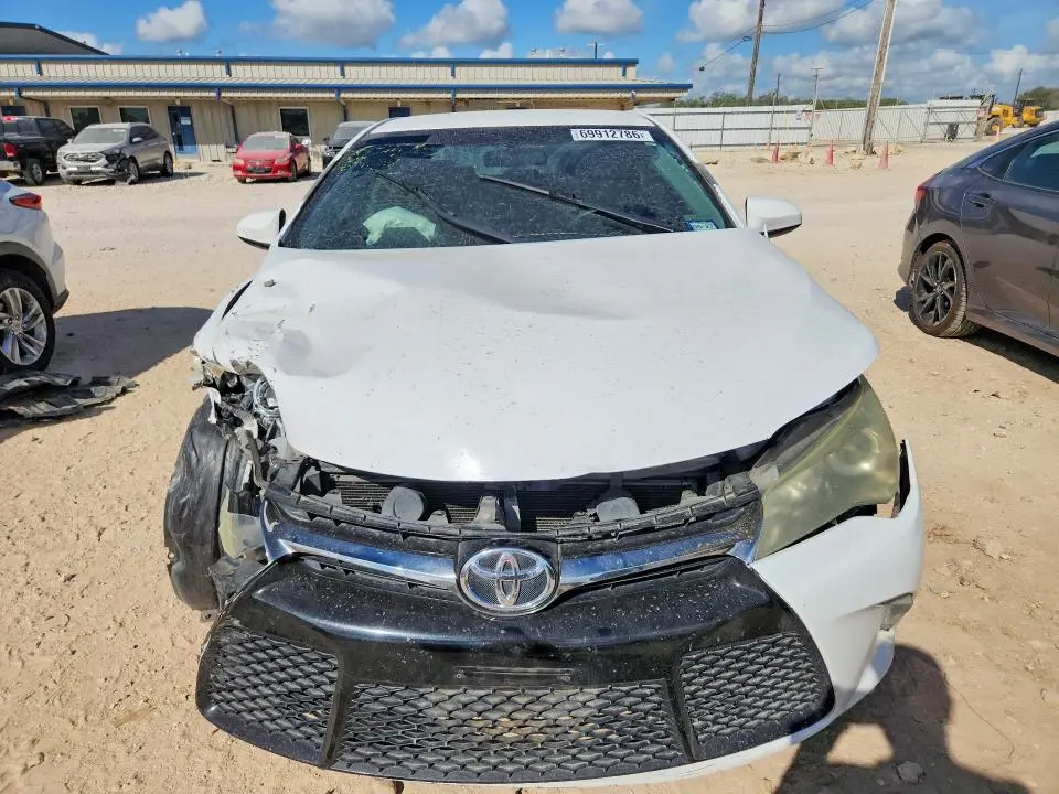 2015 TOYOTA CAMRY SE  