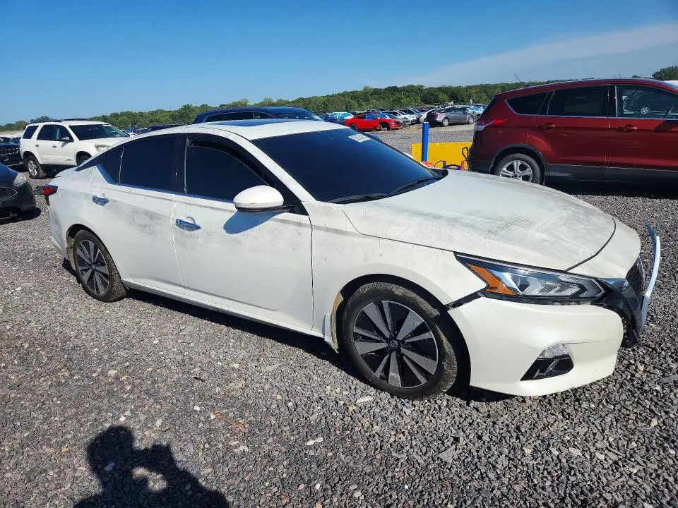 2022 NISSAN ALTIMA SL  
