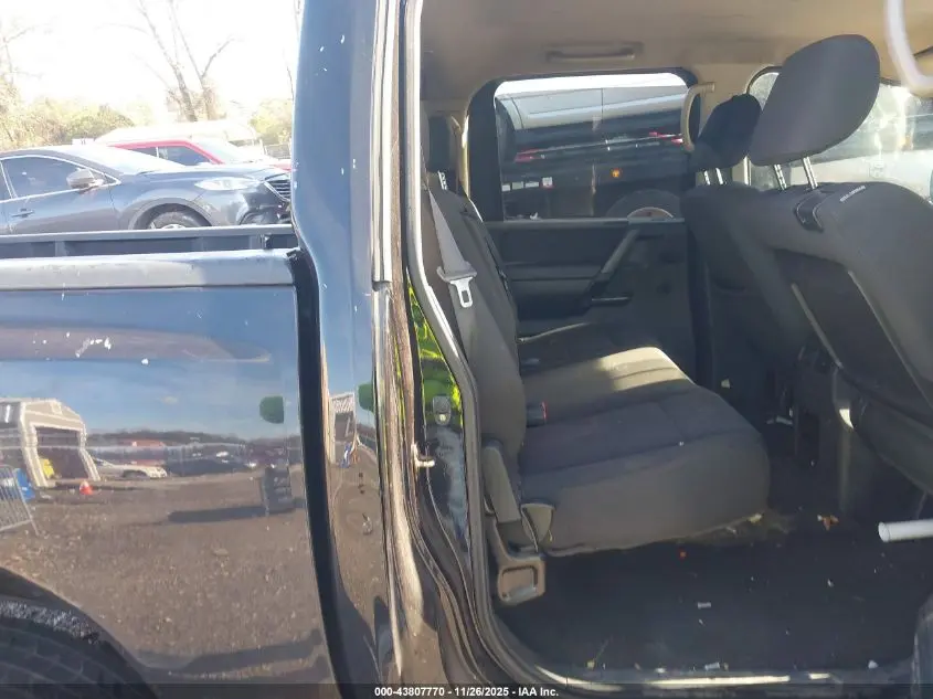 2011 NISSAN TITAN SV