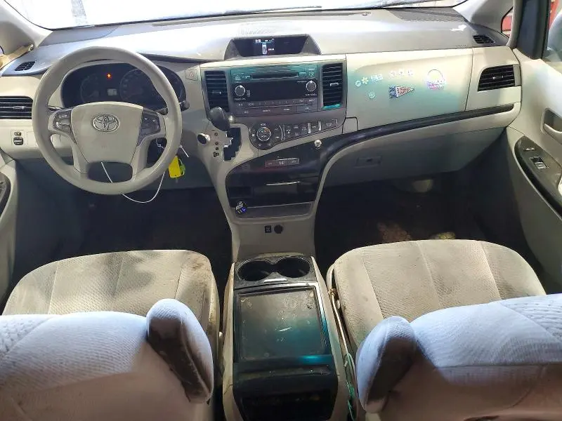 2014 TOYOTA SIENNA LE  