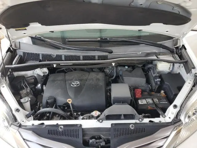 2017 TOYOTA SIENNA XLE  