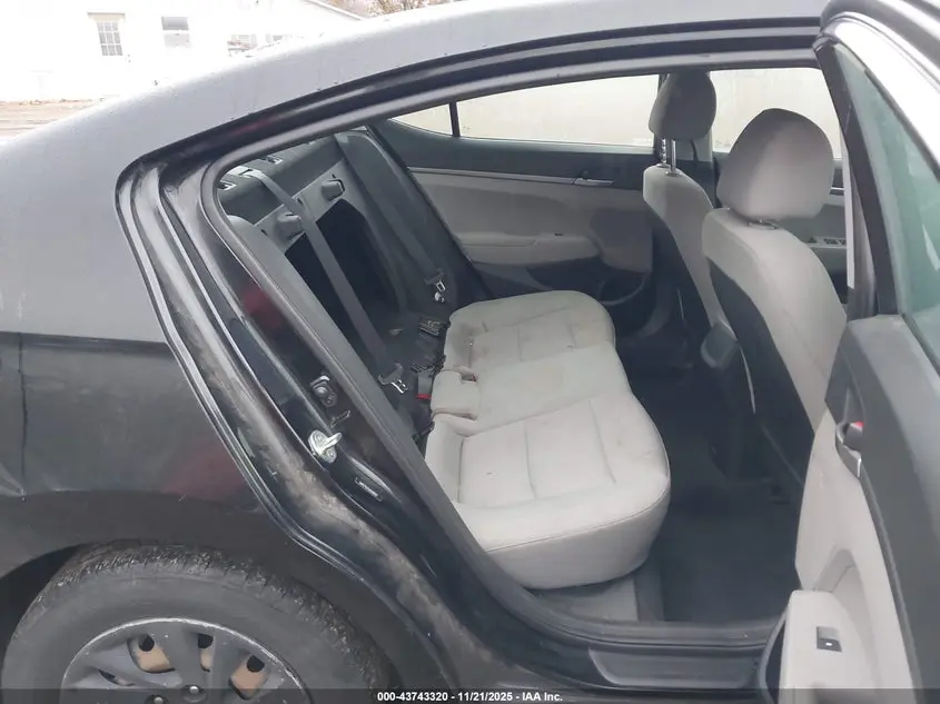 2018 HYUNDAI ELANTRA SE