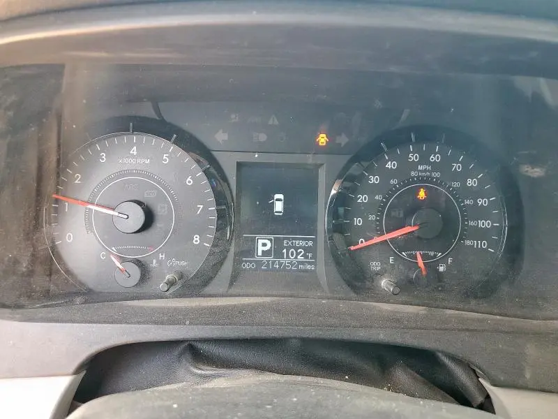 2016 TOYOTA SIENNA LE  