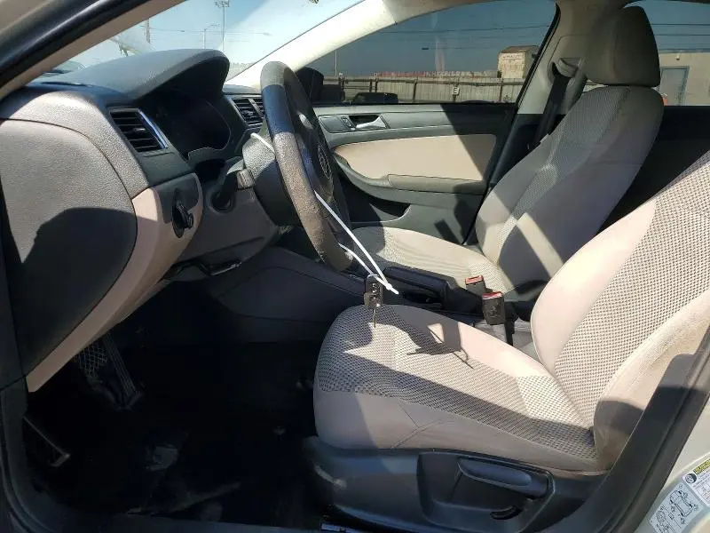 2011 VOLKSWAGEN JETTA   