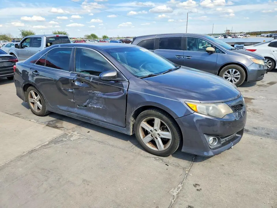 2013 TOYOTA CAMRY SE  