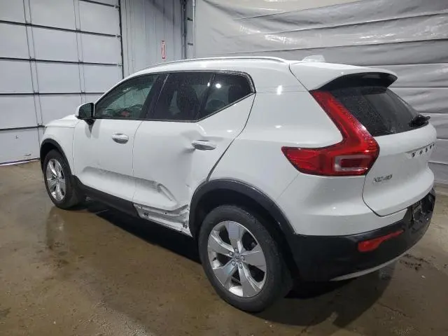 2020 VOLVO XC40 T5 MOMENTUM  