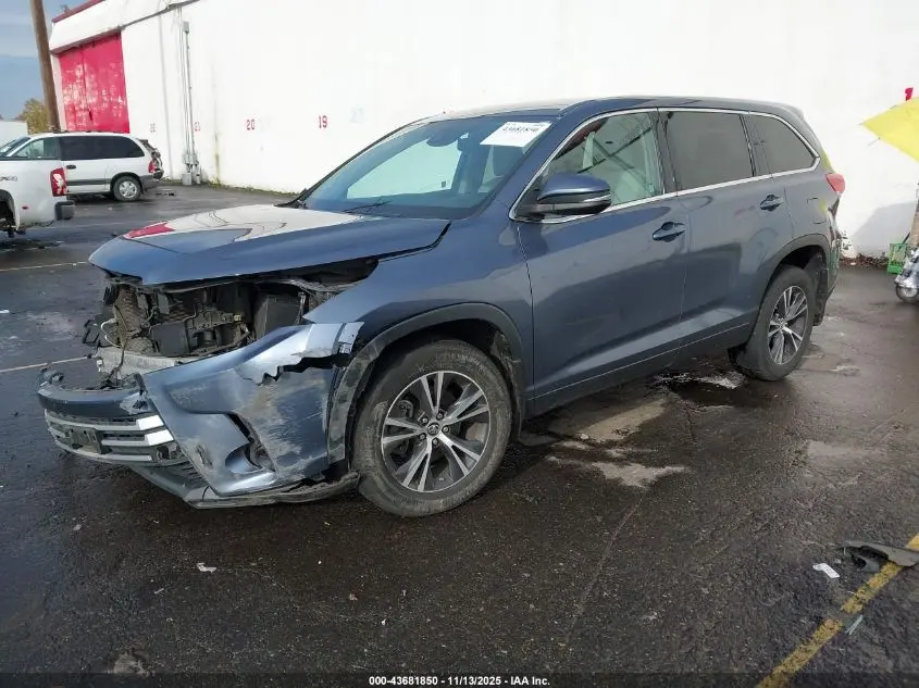 2019 TOYOTA HIGHLANDER LE