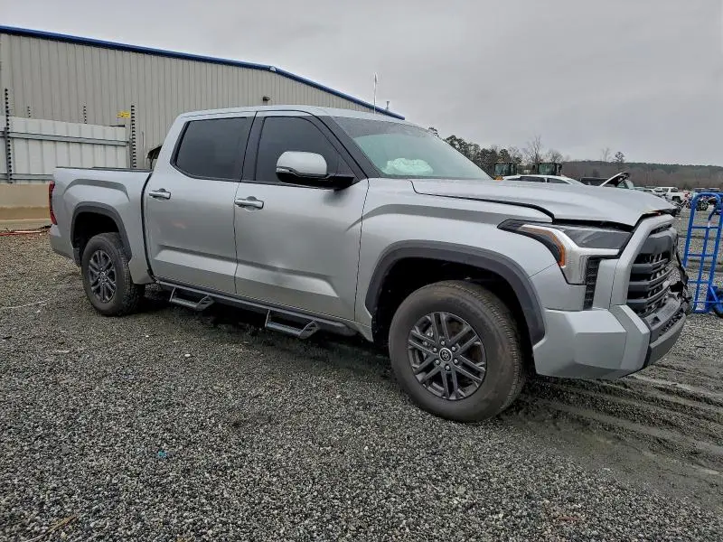 2024 TOYOTA TUNDRA CREWMAX SR  