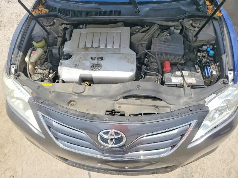 2011 TOYOTA CAMRY LE V6  