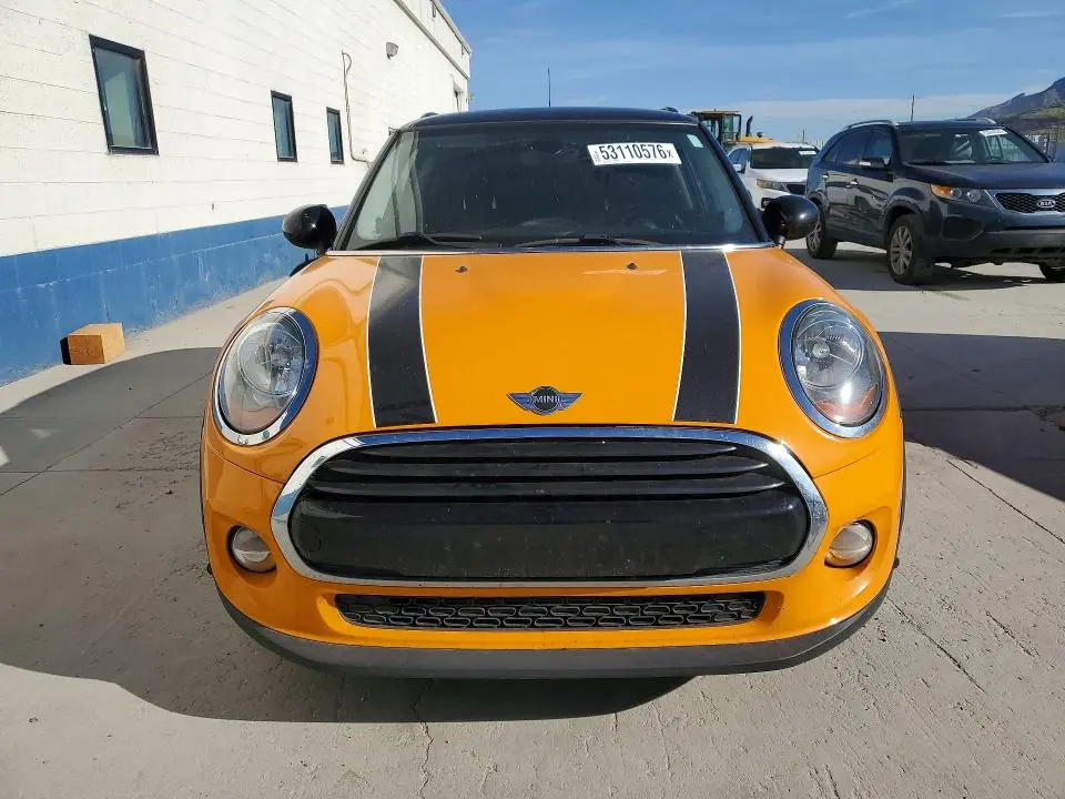 2017 MINI COOPER   