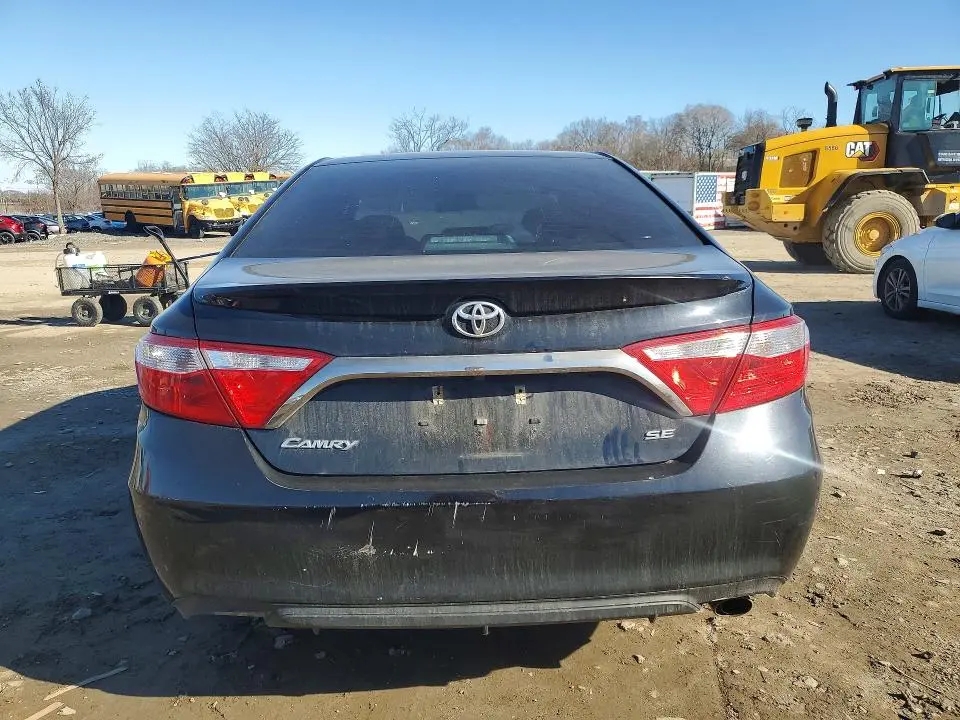 2017 TOYOTA CAMRY SE  