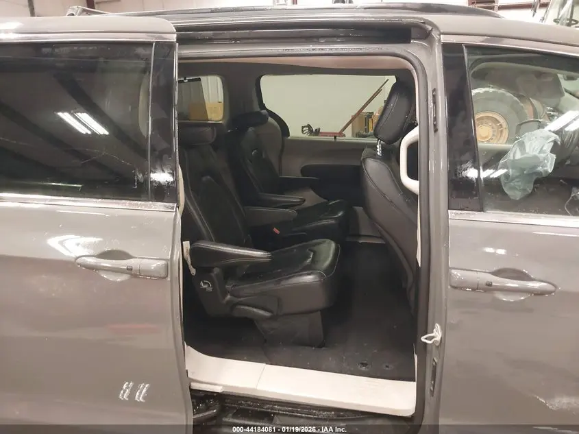 2022 CHRYSLER PACIFICA TOURING L