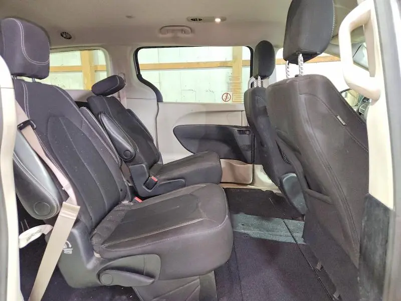 2021 CHRYSLER VOYAGER LX  