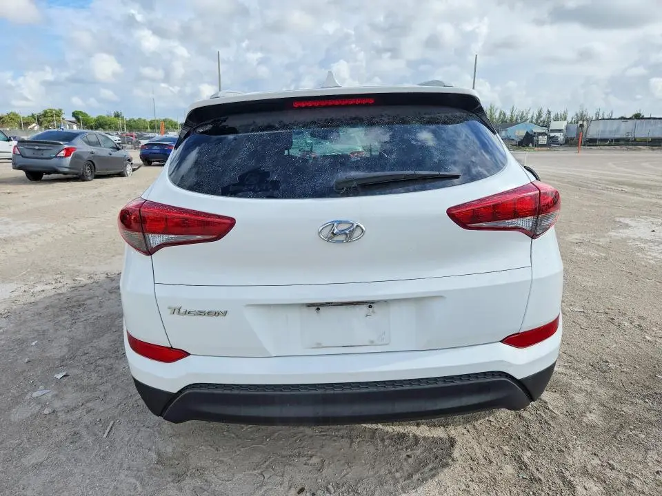 2017 HYUNDAI TUCSON SE PLUS  